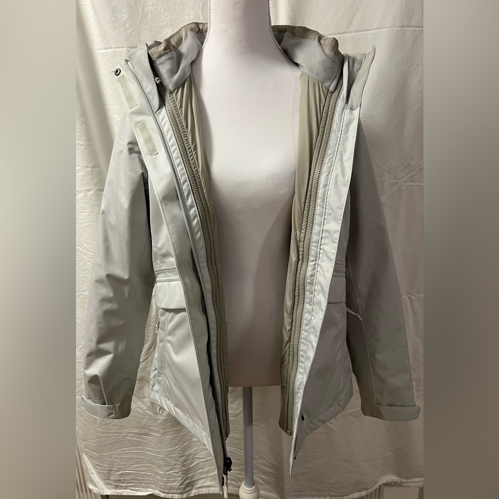 The North Face Women's Silver winter Jacket - size medium